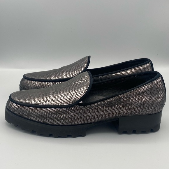 EUC Donald J. Pliner Elen Loafer, Size 8M - Picture 6 of 10